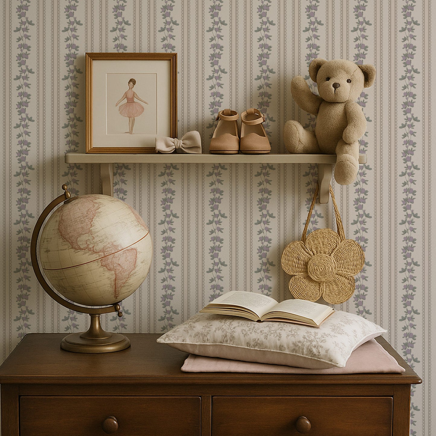 Clover Lane Wallpaper in Lilac