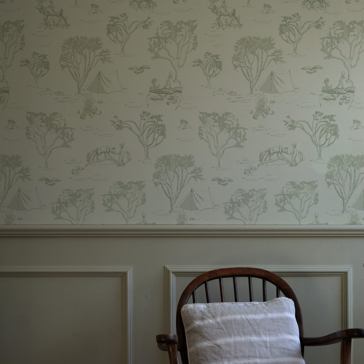 FOREST ADVENTURE WALLPAPER IN GREEN