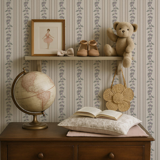 Clover Lane Wallpaper in Lilac